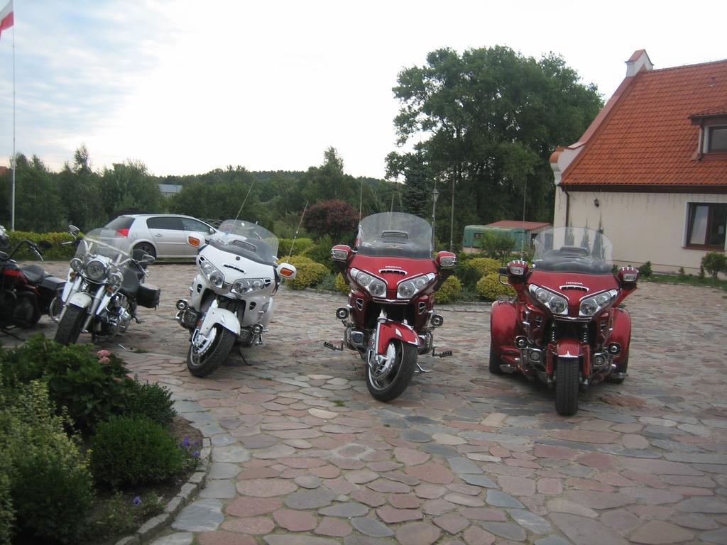Gosciniec Rycerski Bed and Breakfast Paprotki Buitenkant foto