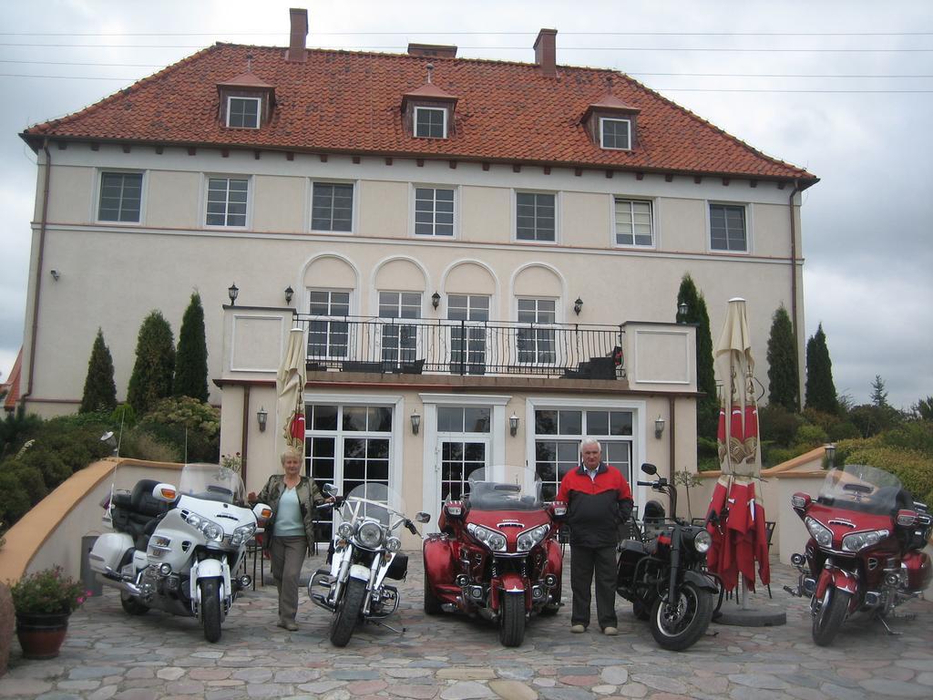 Gosciniec Rycerski Bed and Breakfast Paprotki Buitenkant foto